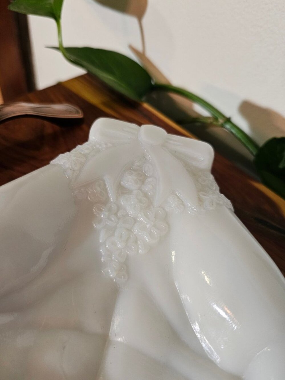 Vintage Avon Milk Glass Open Hands Dish — Touch of Beauty Style